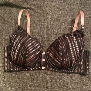 VICTORIA’S SECRET LINED PLUNGE BRA